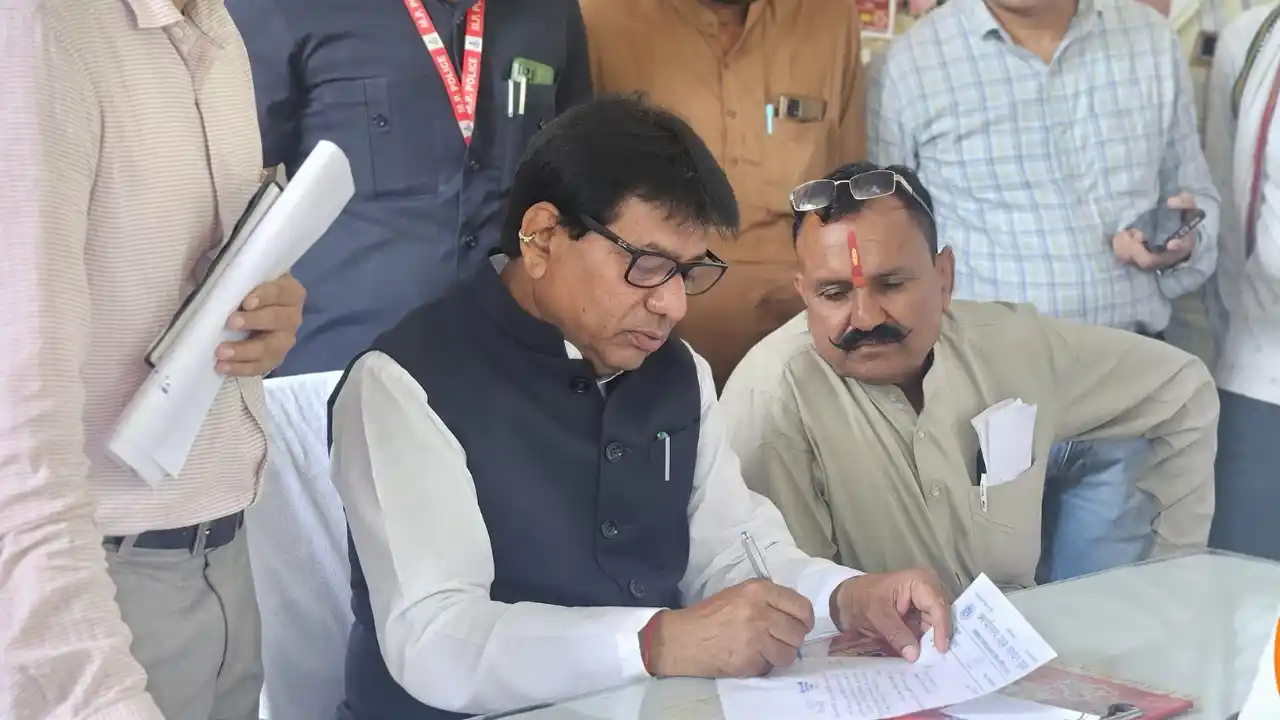 Ashta Latest : विधायक गोपाल सिंह इंजीनियर आष्टा कॉलोनी चौराहे पर गणेश जी की महा आरती में हुए शामिल